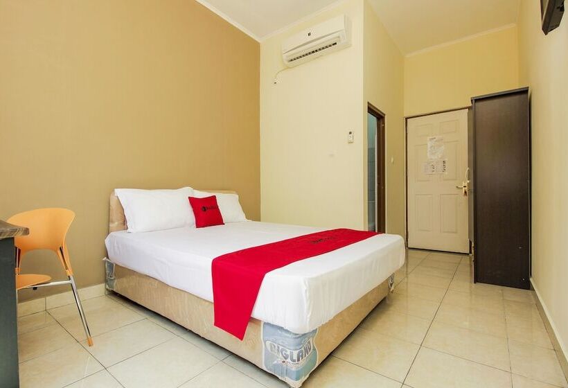 پانسیون Reddoorz Near Jalan Wolter Monginsidi Manado