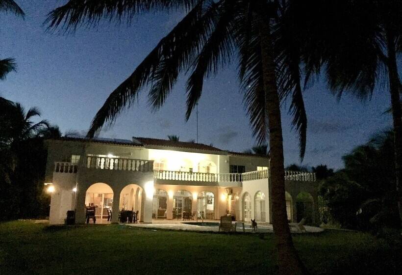 Baoba Breeze Bed & Breakfast  Beachfront Paradise