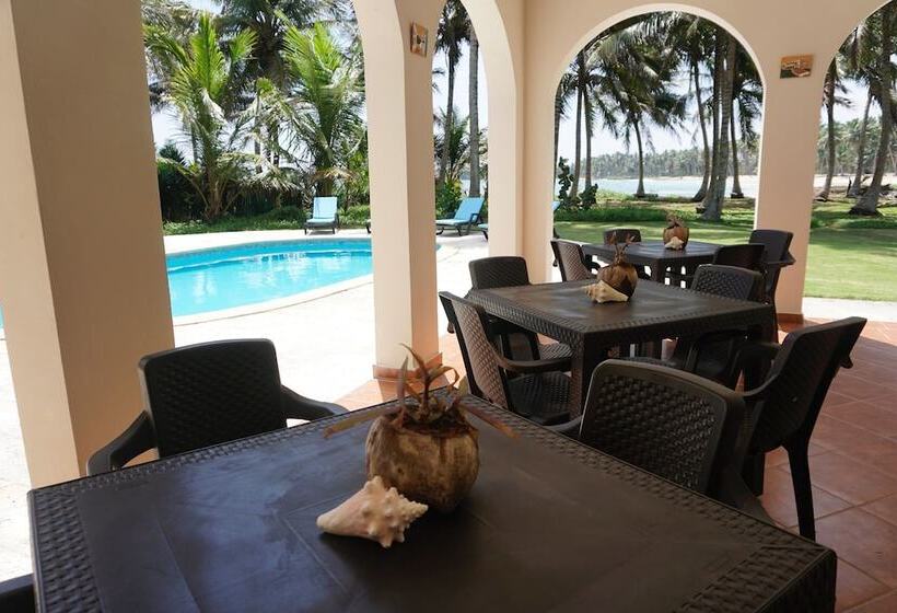 Baoba Breeze Bed & Breakfast  Beachfront Paradise
