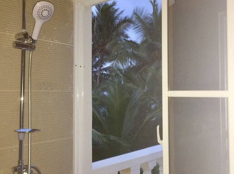 Baoba Breeze Bed & Breakfast  Beachfront Paradise