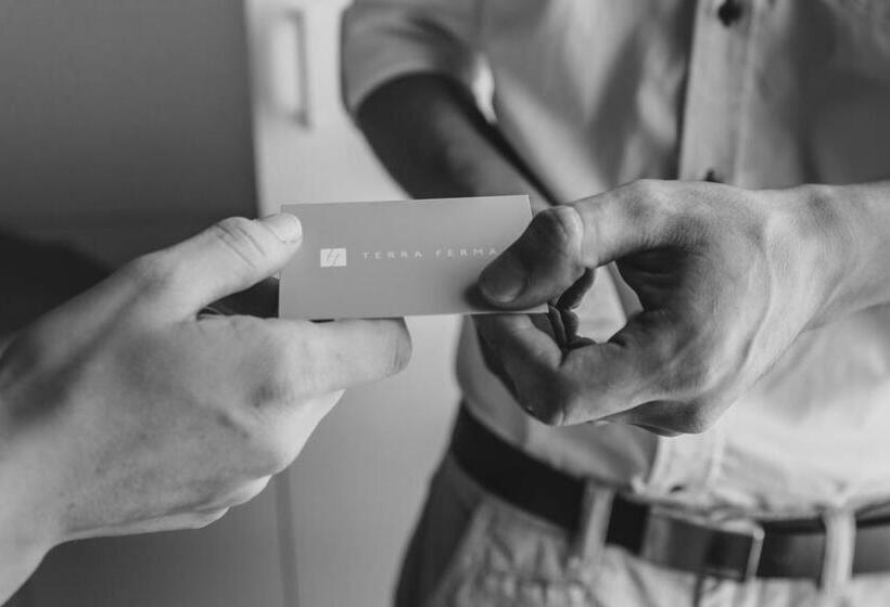 مبيت وإفطار Terra Ferma Rooms&more