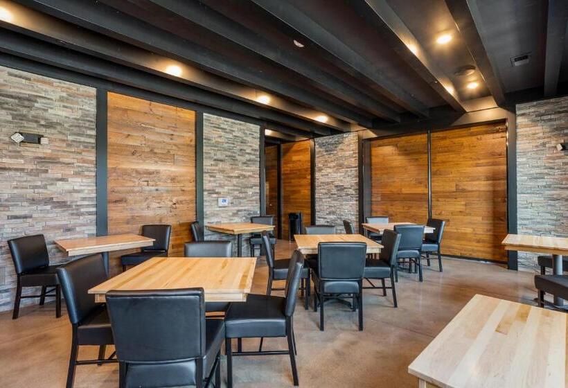هتل Cobblestone Inn & Suites  Fairfield Bay