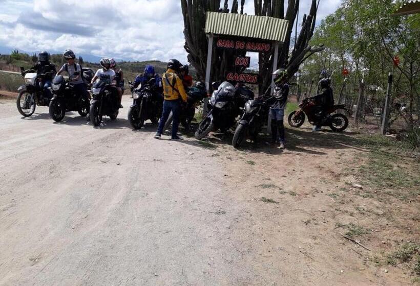 هتل Alojamiento Casa De Campo Los Cactus