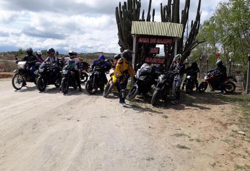 هتل Alojamiento Casa De Campo Los Cactus