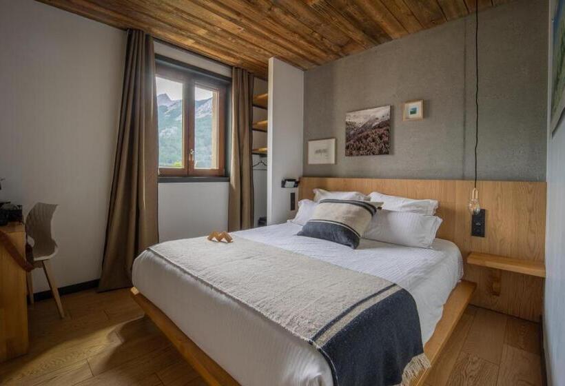 ホテル Hôtel Restaurant Le Monêtier