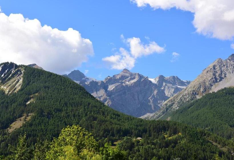 ホテル Hôtel Restaurant Le Monêtier