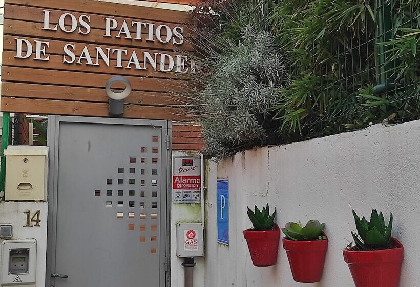 پانسیون Hostel The Patios Of Santander