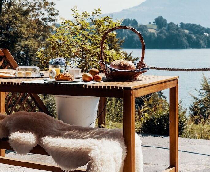 تختخواب و صبحانه Lake Villa Lotus
