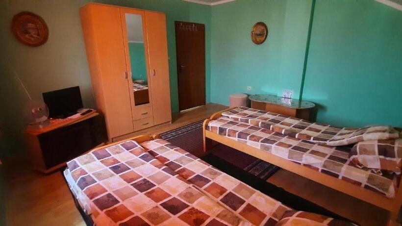 تختخواب و صبحانه Sobe Seka