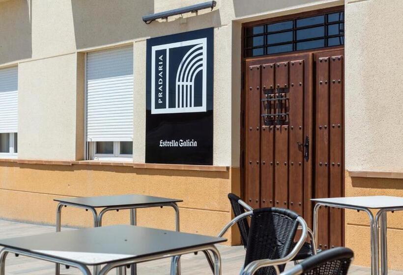 هاستل Hostal Pradaria Asador & Alojamiento
