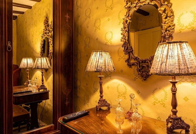 Bed and Breakfast Russell House