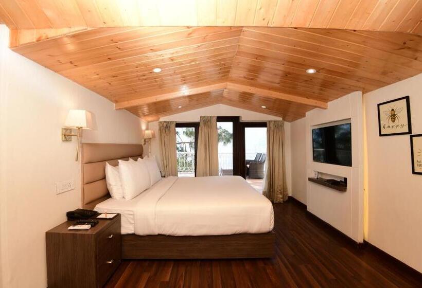 Отель Ramada By Wyndham Kasauli