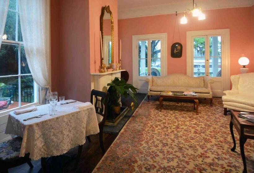 مبيت وإفطار 1872 Denham Inn