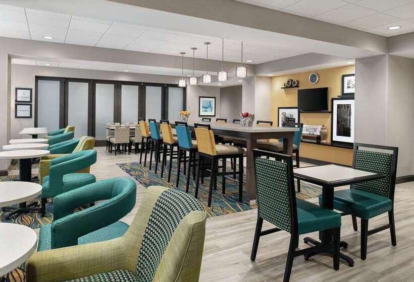 هتل Hampton Inn Champaign Southwest