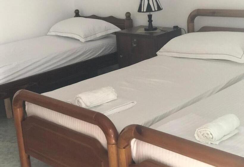 تختخواب و صبحانه Guest House Xhuljon