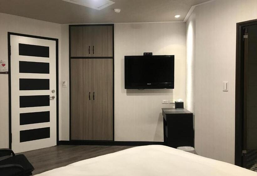 هاستل Huang Kai