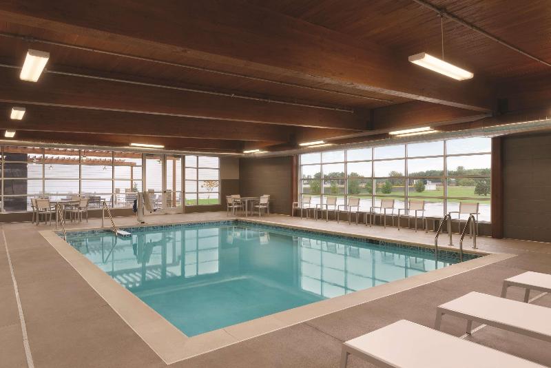 هتل Country Inn & Suites By Radisson, Ft. Atkinson, Wi