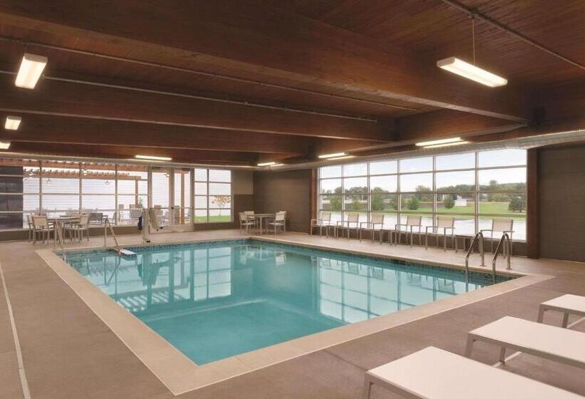 هتل Country Inn & Suites By Radisson, Ft. Atkinson, Wi
