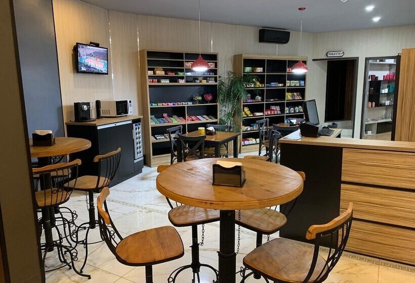 בית מלון כפרי Riellis Center