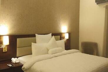 هتل S Chalet Multan