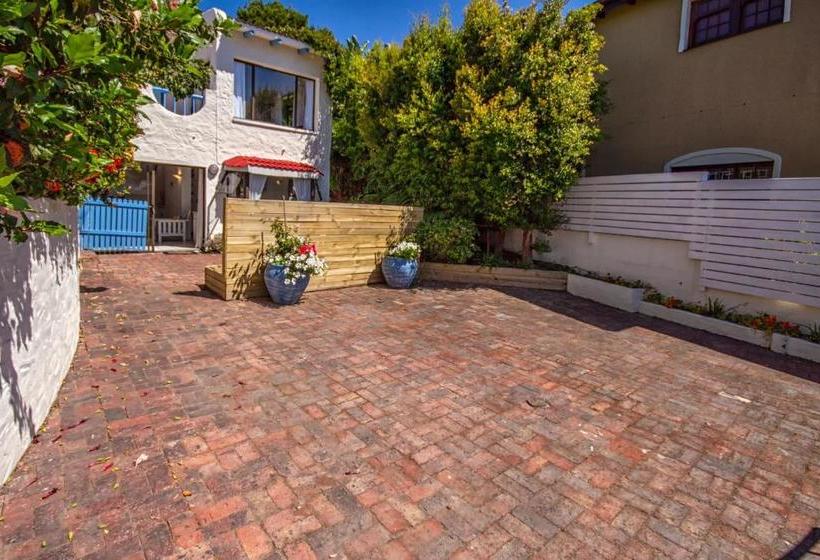 تختخواب و صبحانه Sea Whisper Guest House And Self Catering