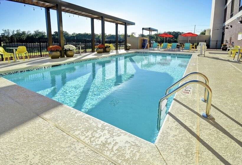 Отель Home2 Suites By Hilton Lagrange