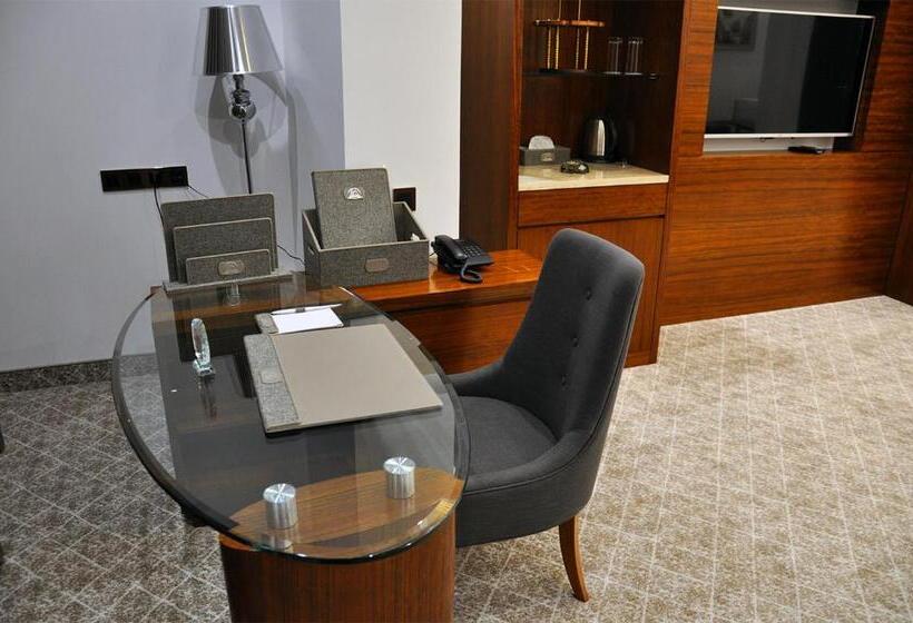 בית מלון כפרי Parliament Palace