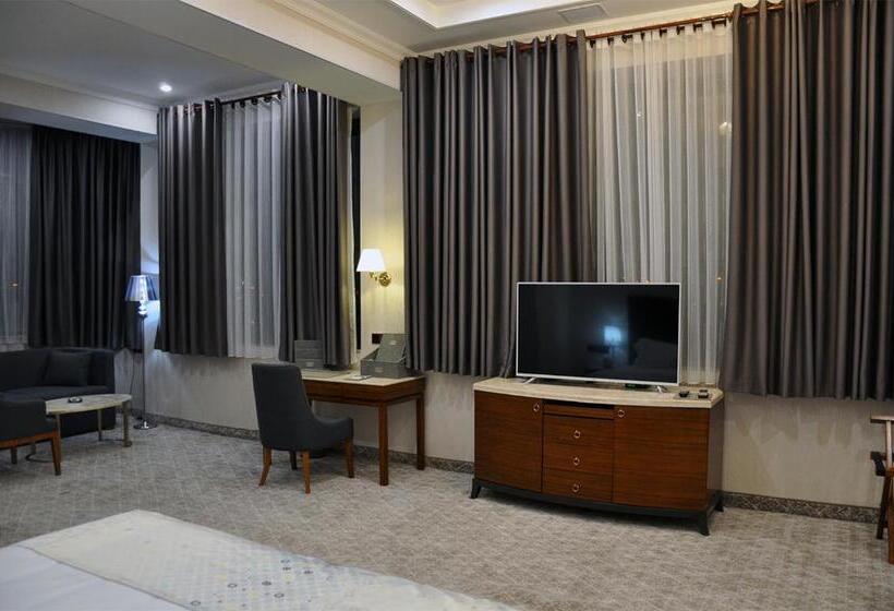 בית מלון כפרי Parliament Palace