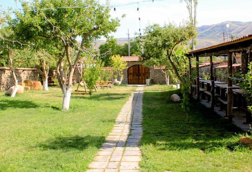 پانسیون Garni Hinyard