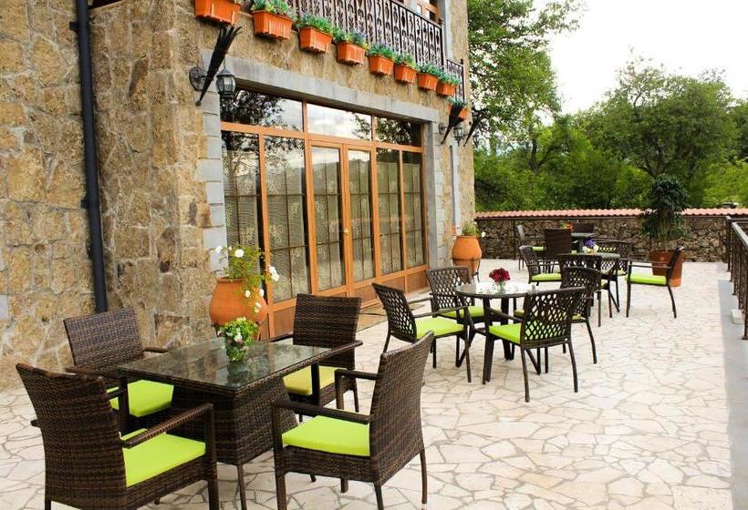 پانسیون Garni Hinyard