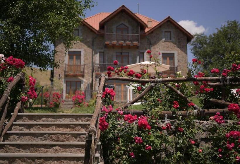 پانسیون Garni Hinyard