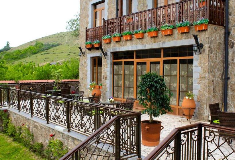 پانسیون Garni Hinyard