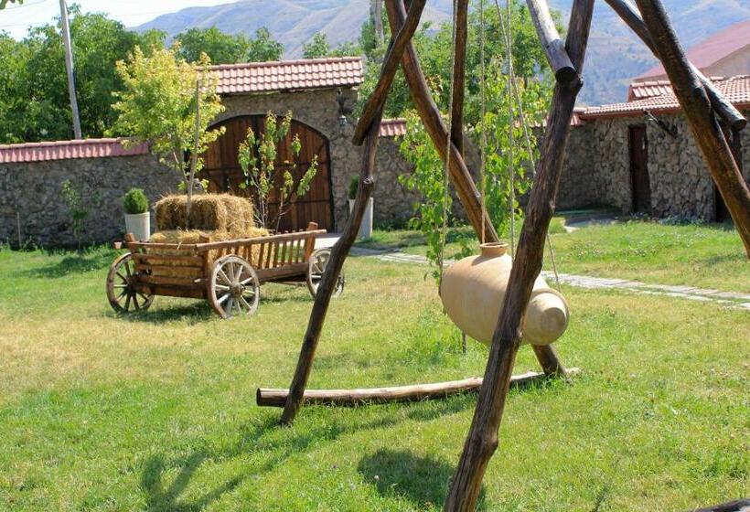 پانسیون Garni Hinyard