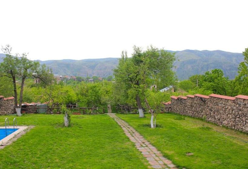 پانسیون Garni Hinyard