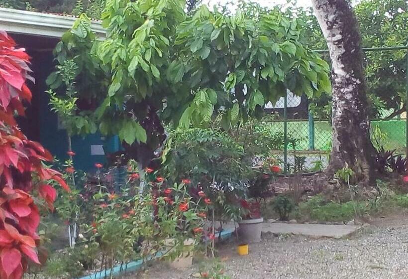 هتل Cabinas Surf Side
