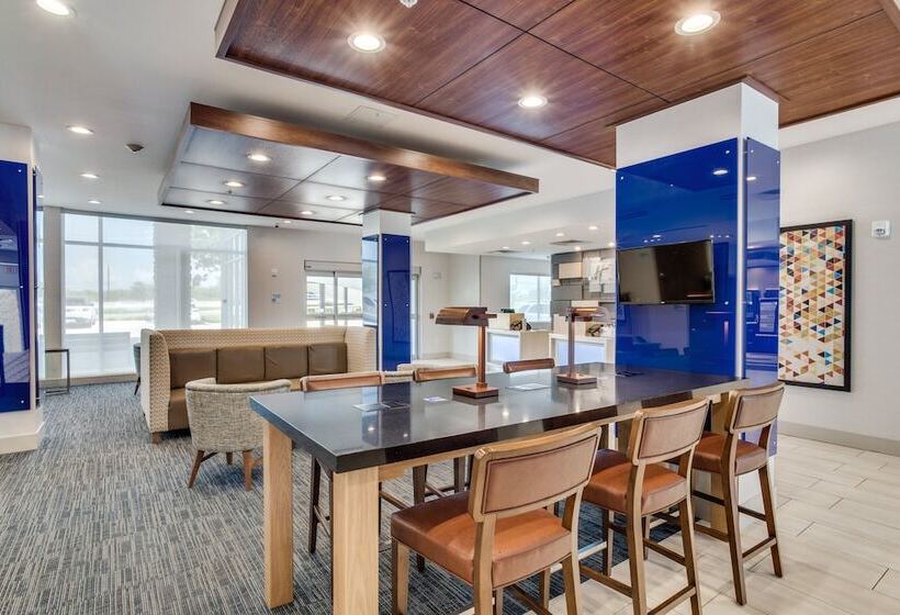 בית מלון כפרי Holiday Inn Express & Suites   Denton South, An Ihg