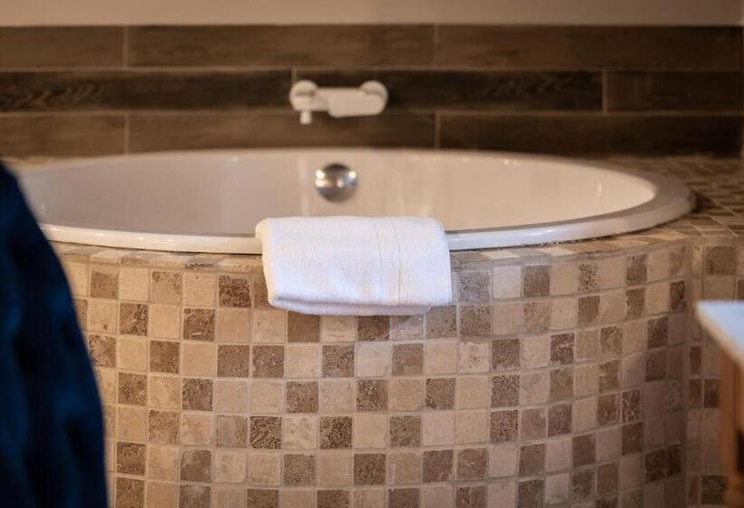Suite 1907 Aviles