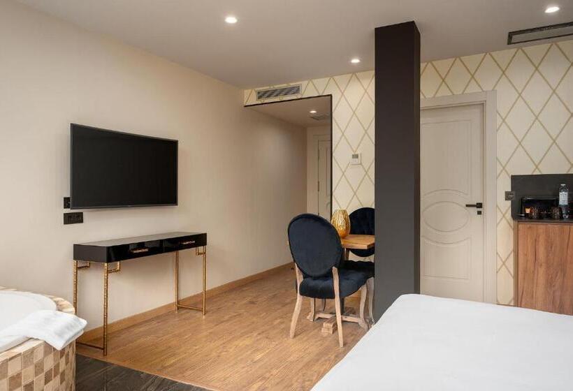 Suite 1907 Aviles