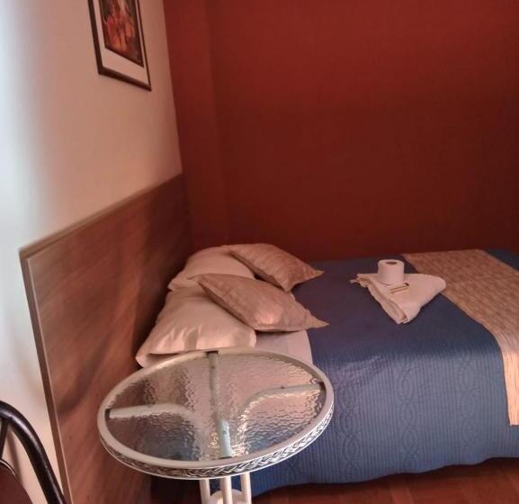 هاستل Cálido Hostal