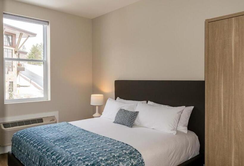 فندق صغير Lake Placid Inn: Main Street