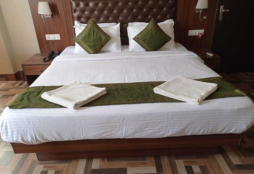 هتل Pemaling Lords Eco Inn Guwahati