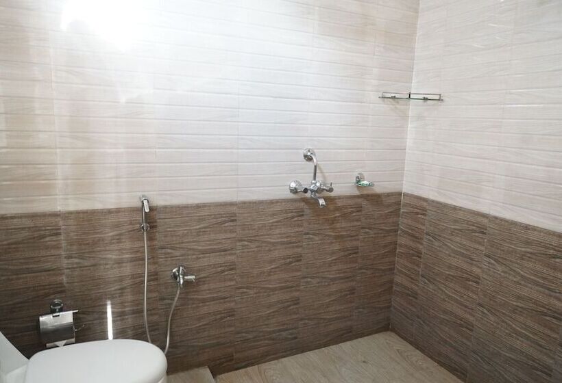 هتل Pemaling Lords Eco Inn Guwahati