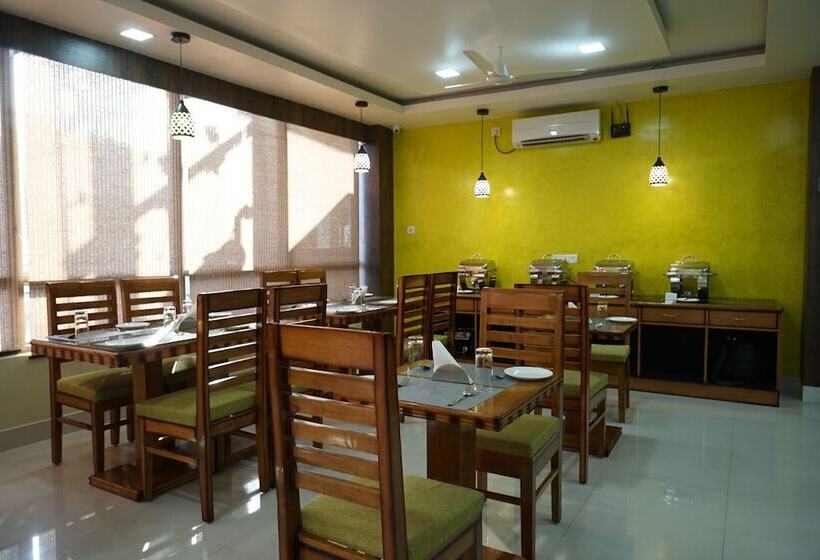 هتل Pemaling Lords Eco Inn Guwahati