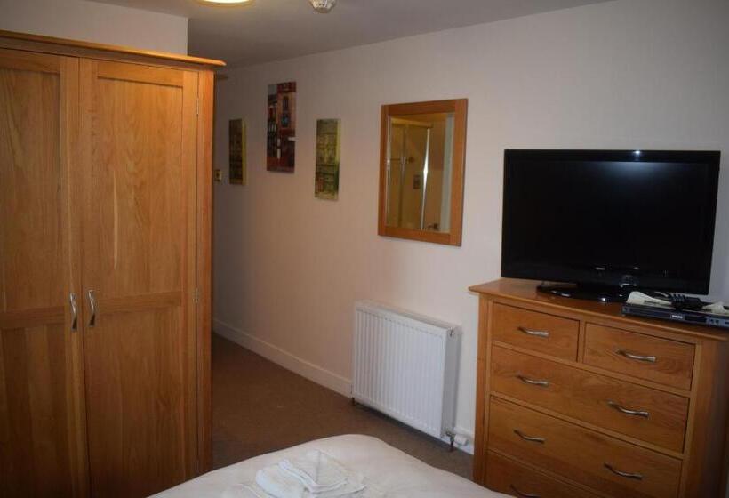 فندق صغير Cheers Cafe Bar & Tavern