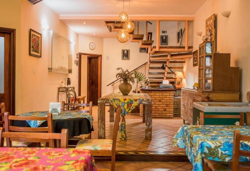 הוסטל Rogai Hotel Pousada