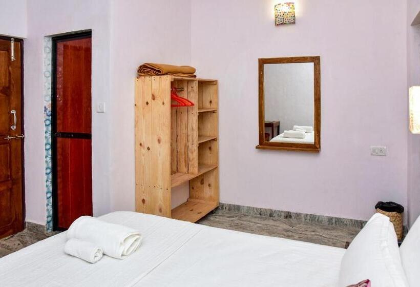 تختخواب و صبحانه Laligurasvilla Beachside Escape   100m To Beach