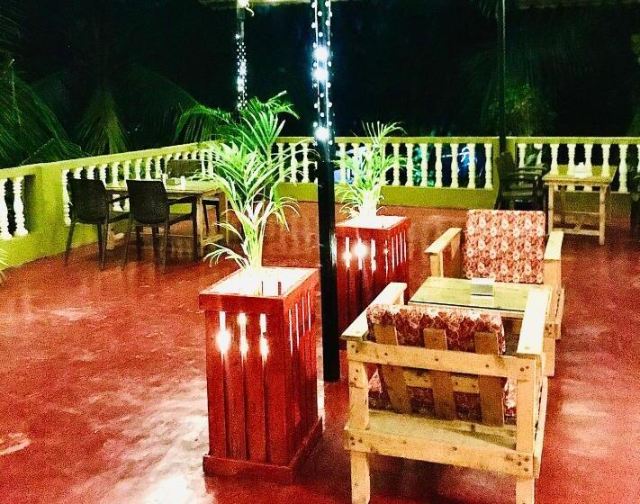 تختخواب و صبحانه Laligurasvilla Beachside Escape   100m To Beach