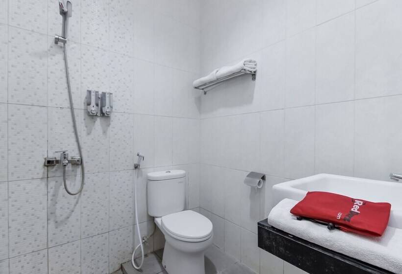 Отель Reddoorz Near Goa Sunyaragi