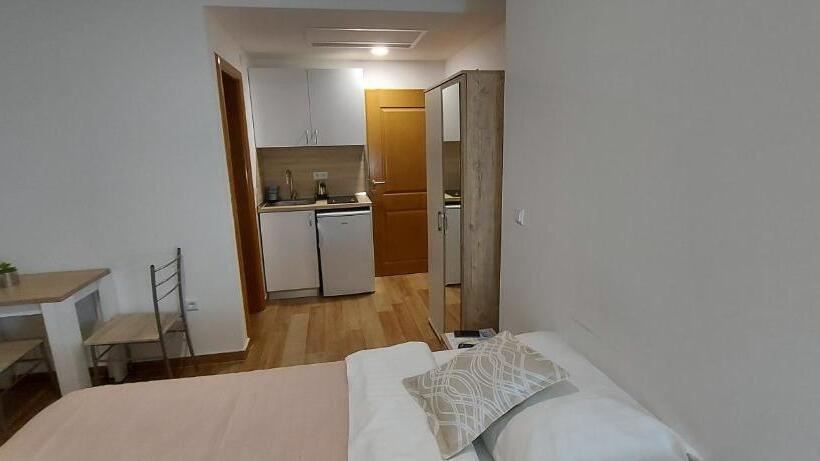 پانسیون Apartmani Barka