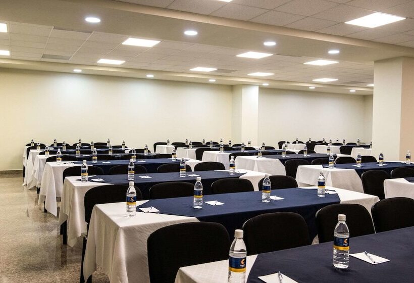 هتل Comfort Inn Irapuato